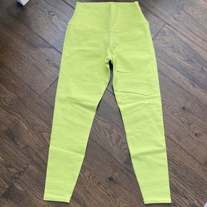 BRAND NEW! Alo airbrush leggings